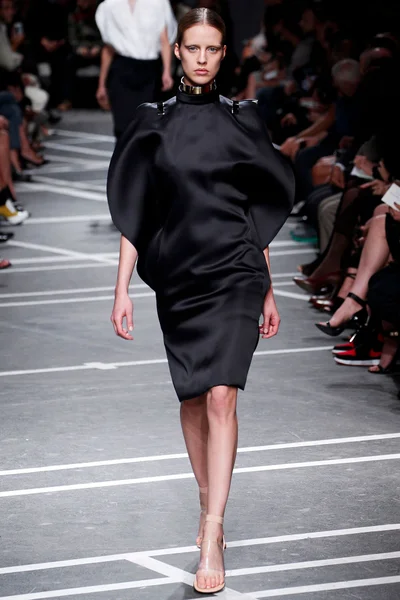 Look 15